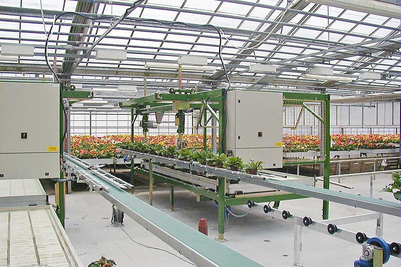 Robots for mobile bench capacity of up to 5500 pots per hour