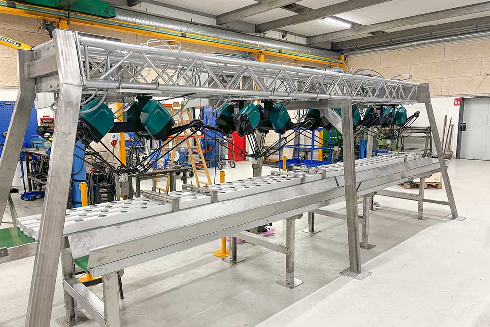 Robot for horticulture