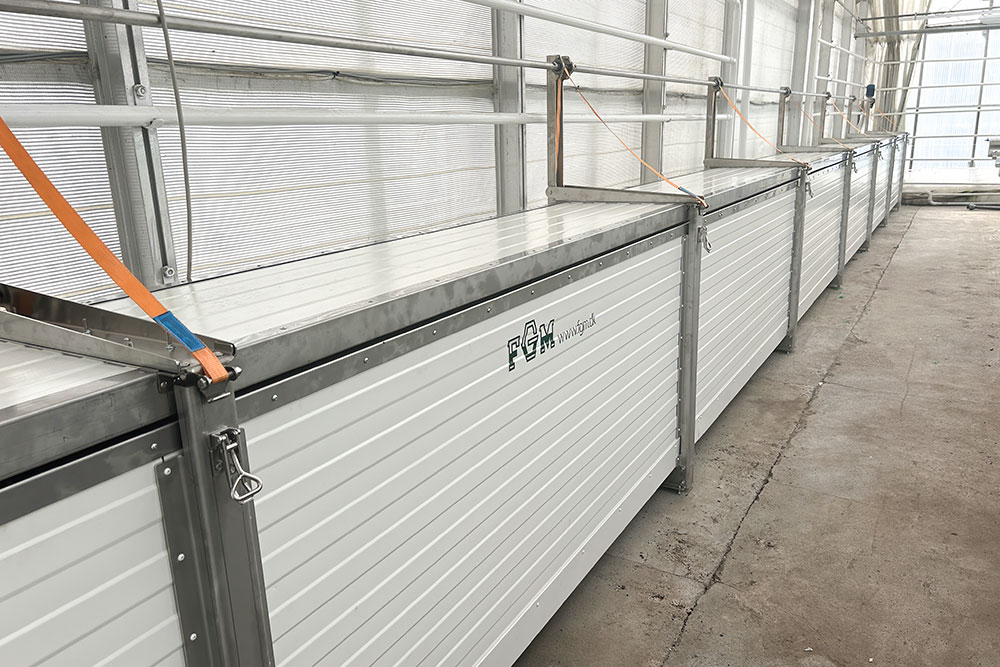 Steaming box for moving gutter lines