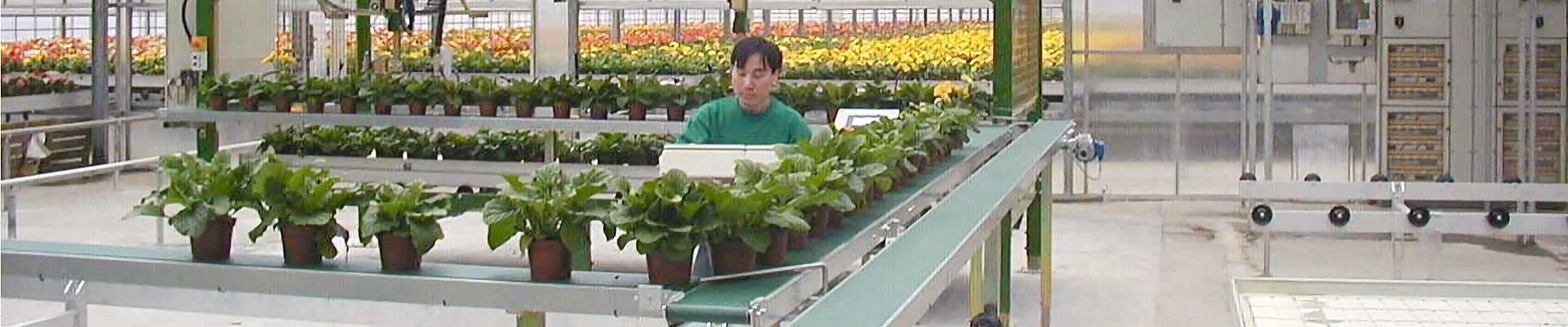 Robot in a mobile bench system – with conveyor belts Robot in a mobile bench system - with conveyor belts